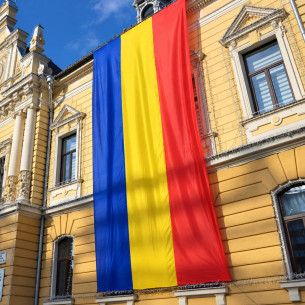 Steag Romania pentru fatada cladire | Fabricat in Romania | Steag.ro