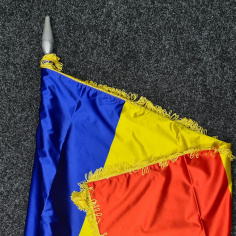 Steag Romania (din satin) cu franjuri si ciucuri pentru interior