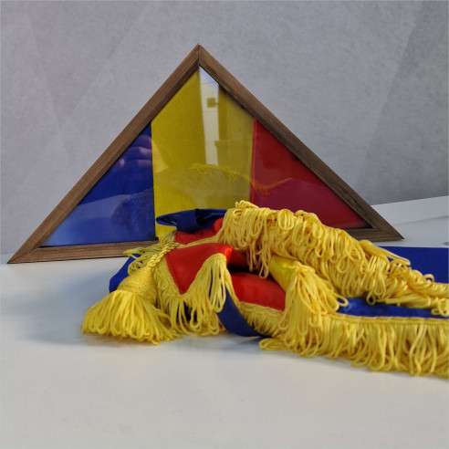 Caseta, cutie lemn lacuit pt drapel romania satinat 80x120 cm detalii steag