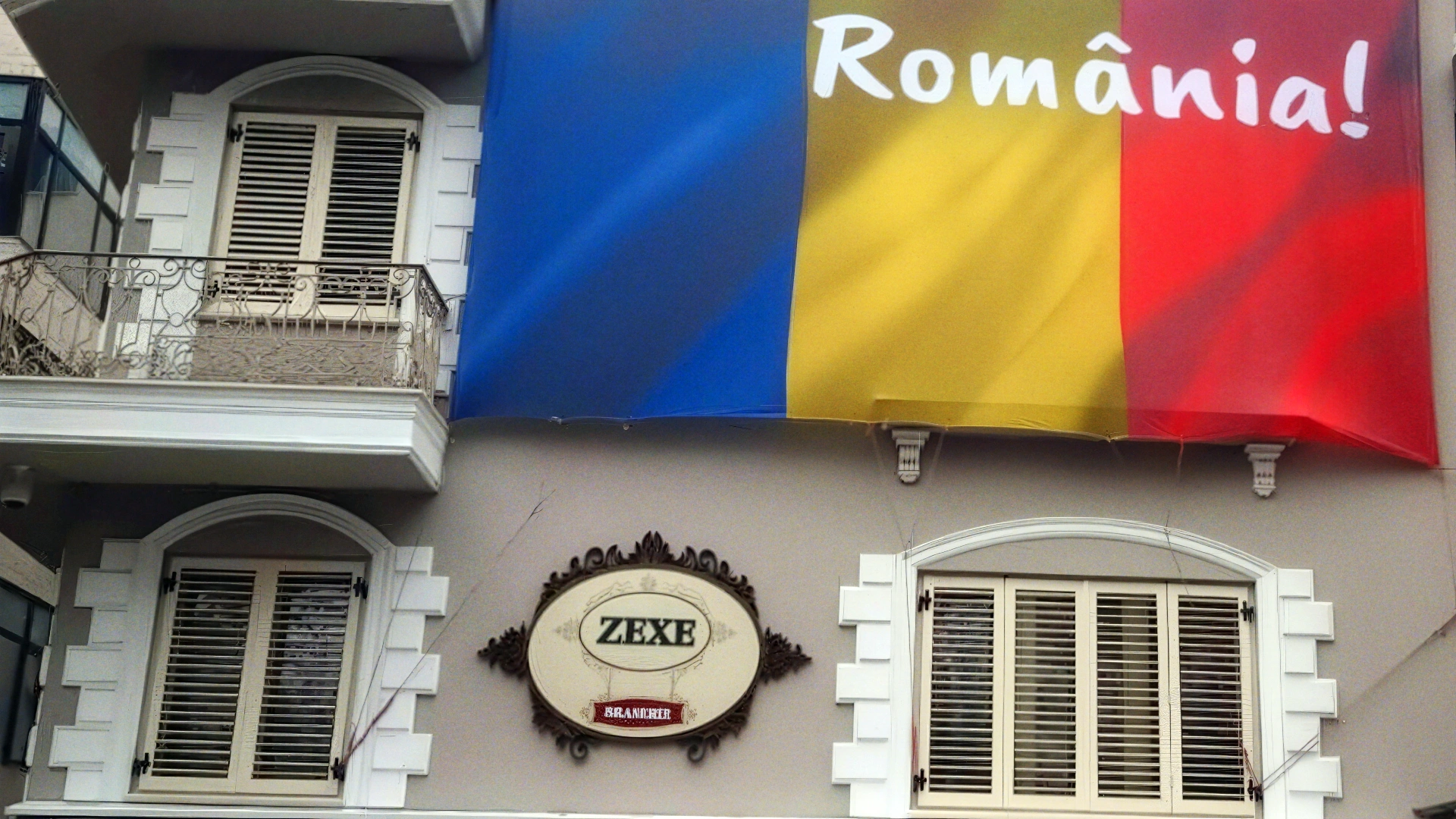 Steaguri exterioare pentru fațade