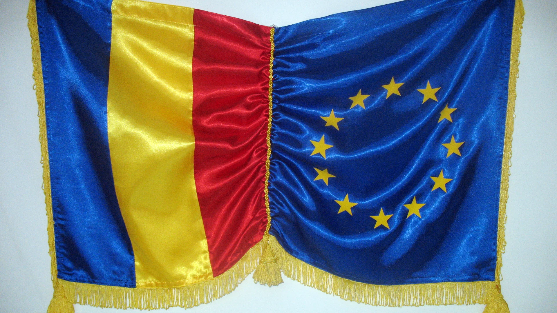 Steaguri exterioare pentru fațade