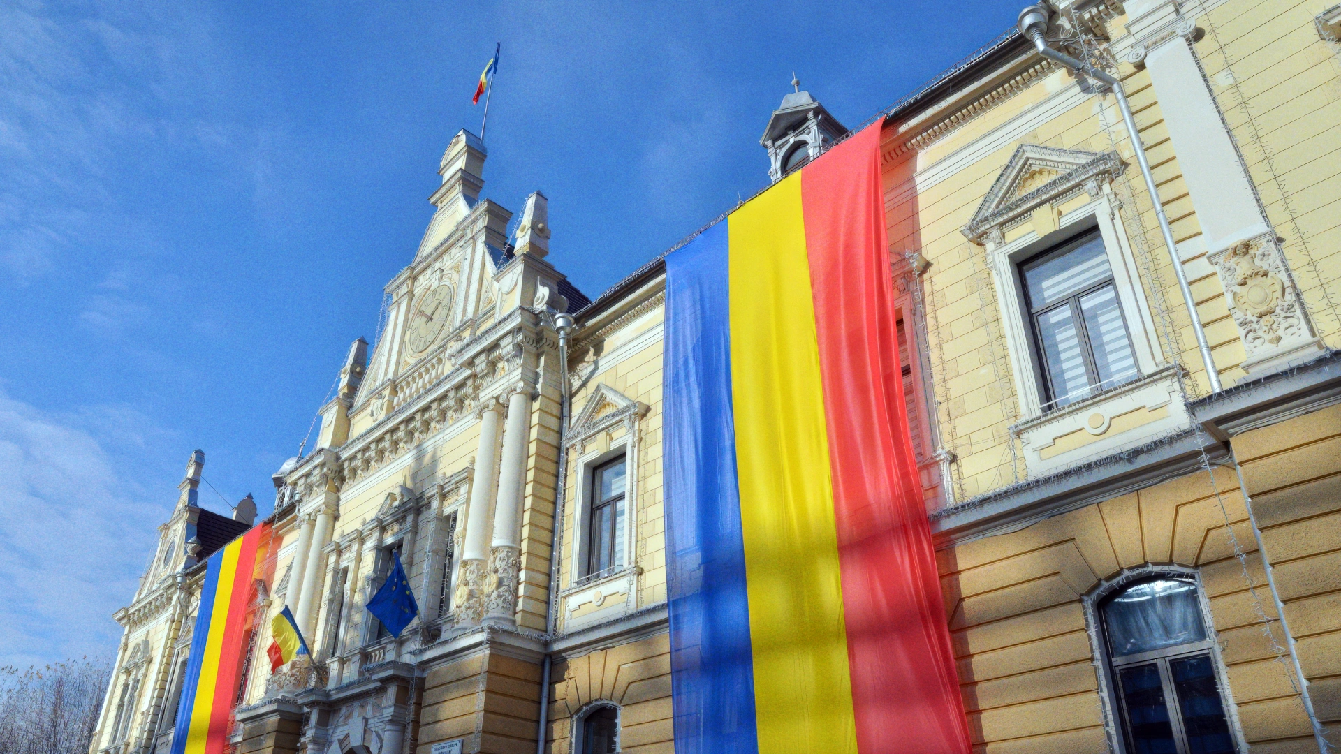 Steaguri exterioare pentru terase și fațade