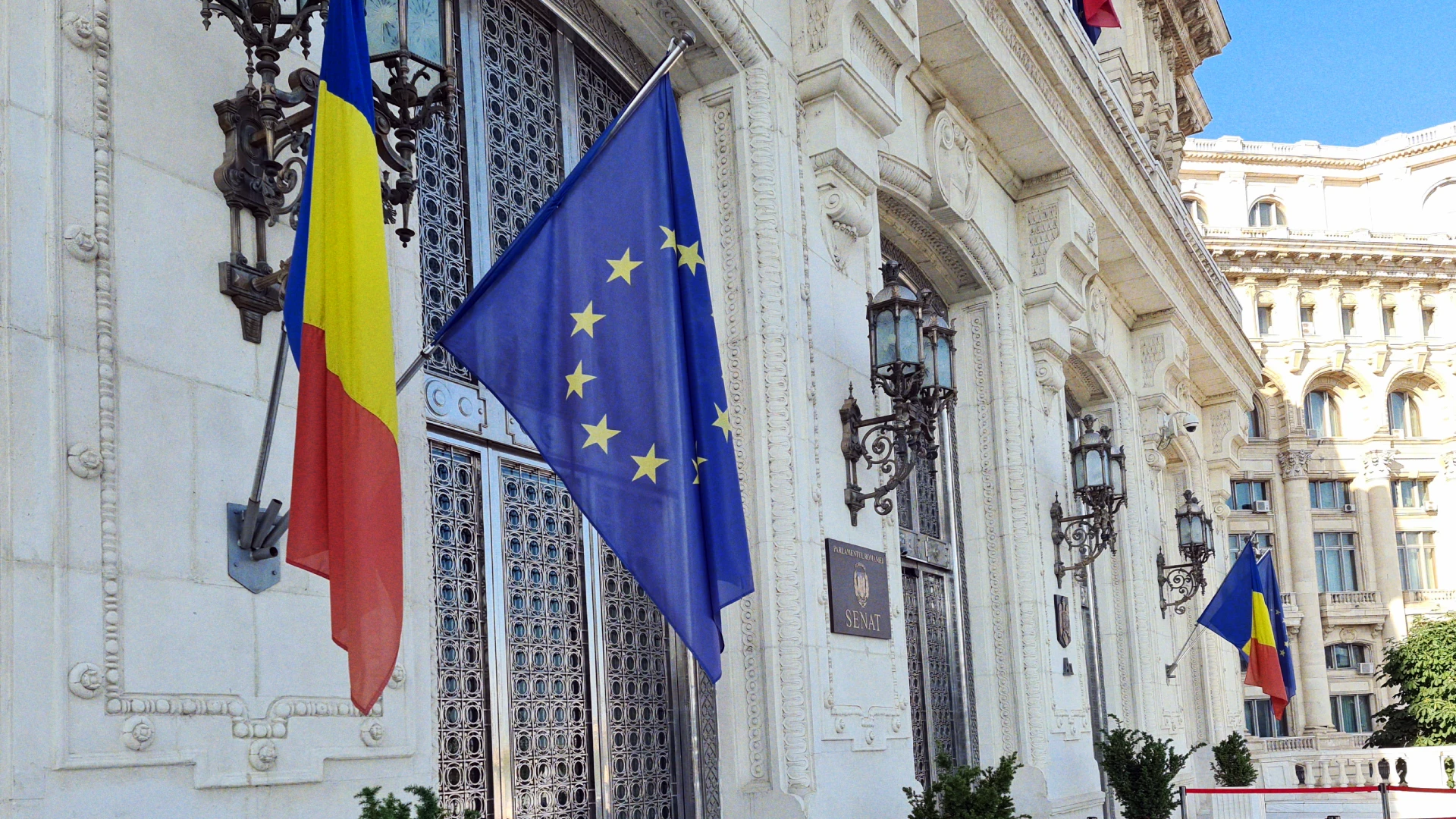 Steaguri exterioare pentru terase și fațade